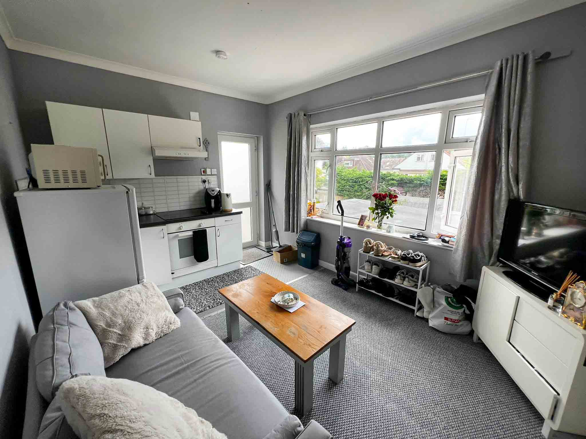 Substantial Family Home with Flats, Bungalow & Income Potential