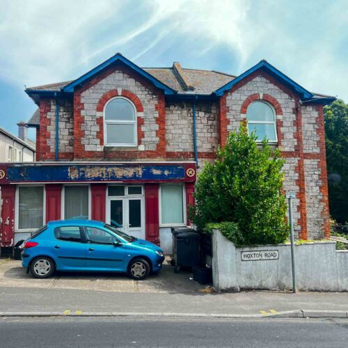 A well-positioned mixed-use property in the heart of Ellacombe