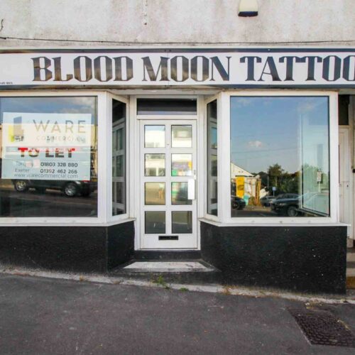 PROMINENT DOUBLE-FRONTED VACANT SHOP – GREAT VISABILITY – To Let