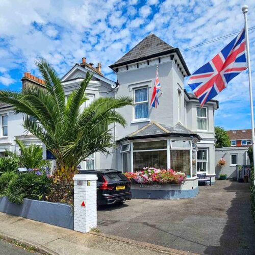 A Beautifully Presented 7 En-Suite Bedroom Guest House