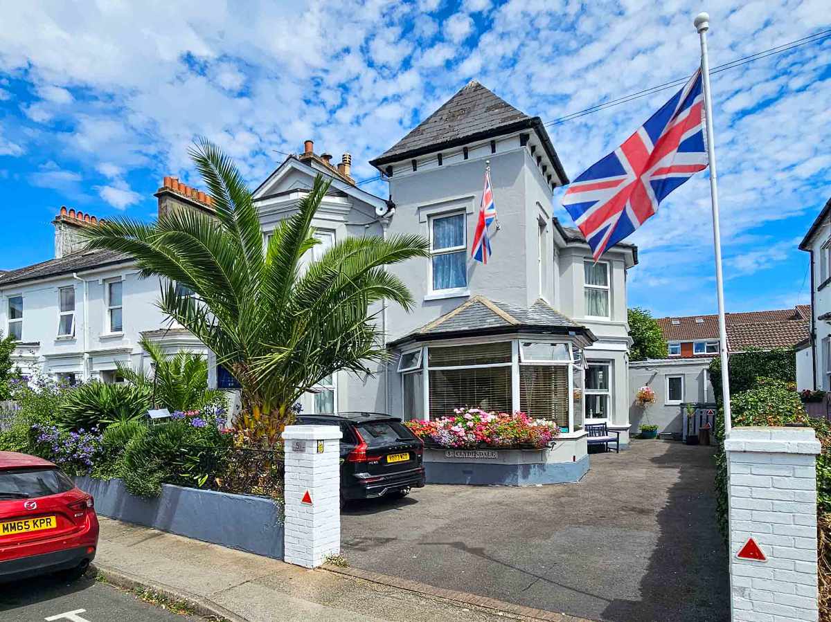 A Beautifully Presented 7 En-Suite Bedroom Guest House