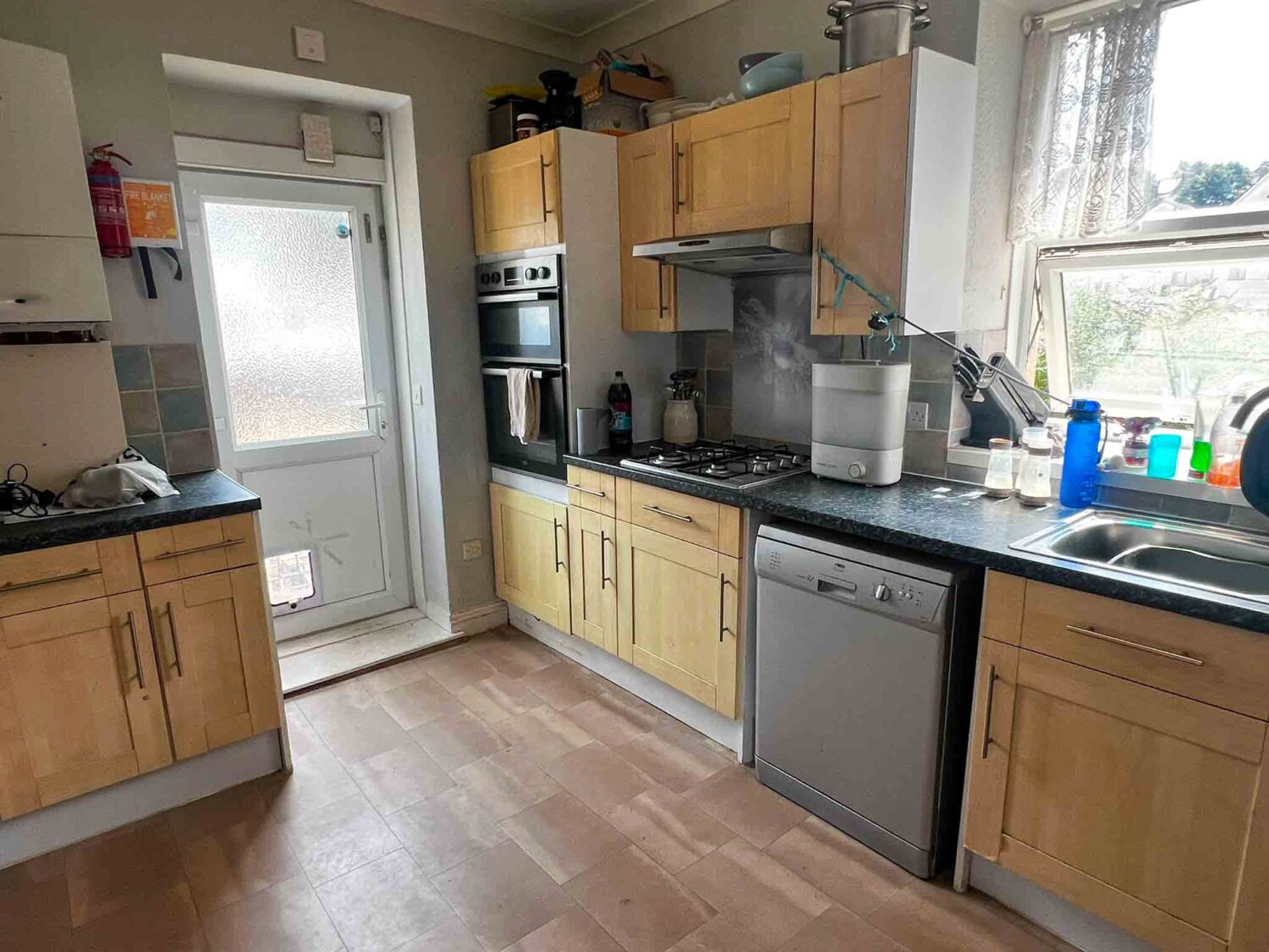 A well-positioned mixed-use property in the heart of Ellacombe