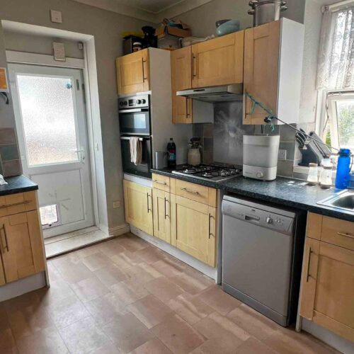 A well-positioned mixed-use property in the heart of Ellacombe