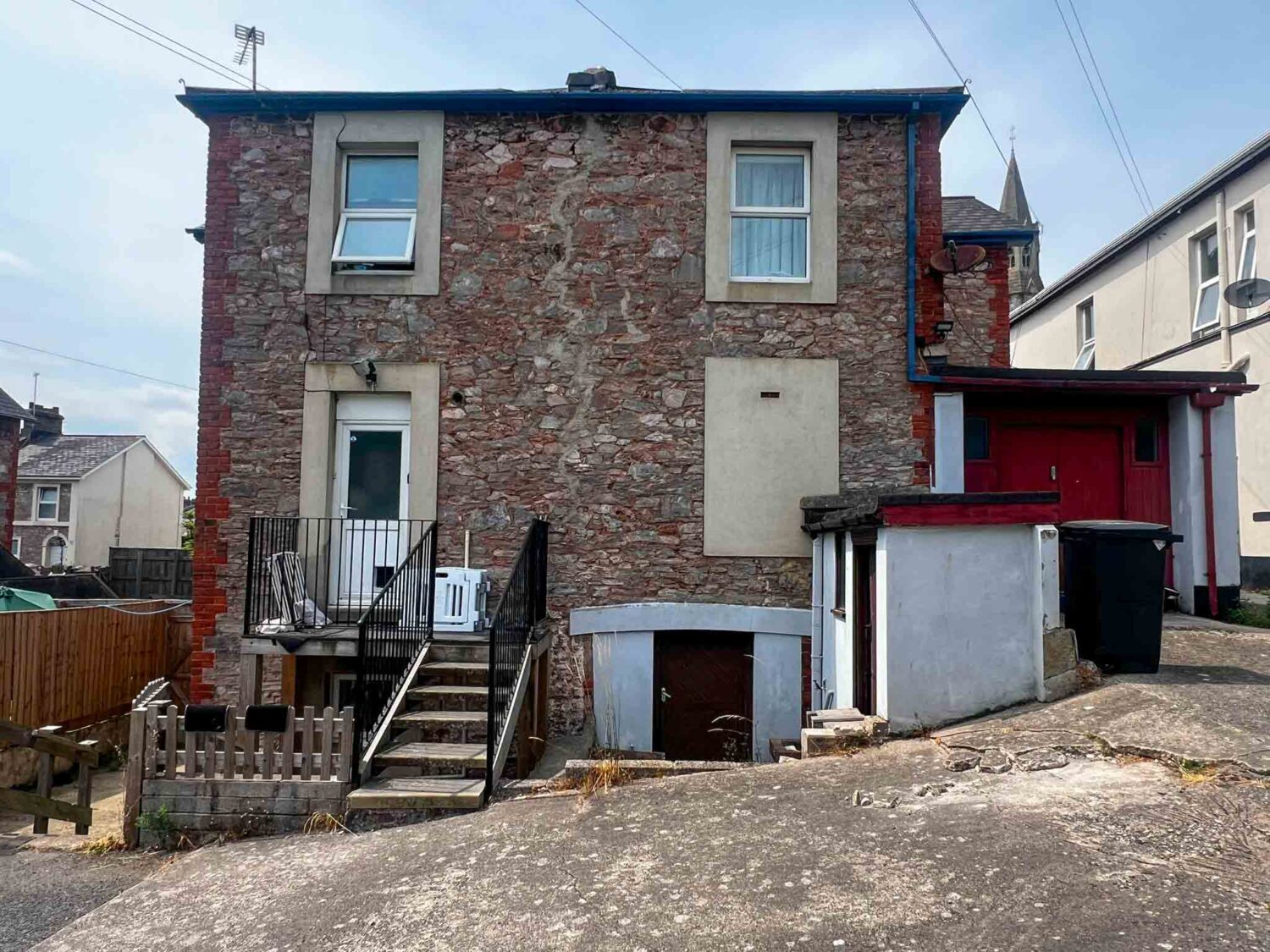 A well-positioned mixed-use property in the heart of Ellacombe