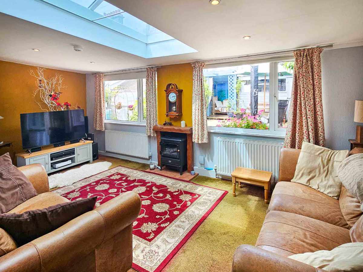 A Beautifully Presented 7 En-Suite Bedroom Guest House