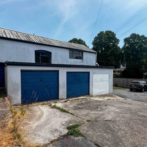 A well-positioned mixed-use property in the heart of Ellacombe