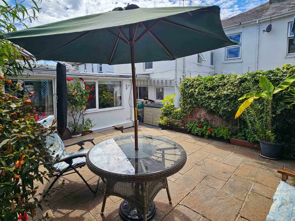 A Beautifully Presented 7 En-Suite Bedroom Guest House