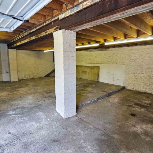 A well-positioned mixed-use property in the heart of Ellacombe