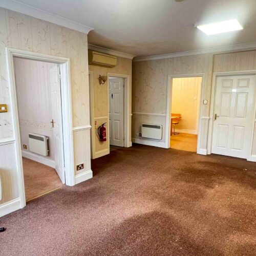 A well-positioned mixed-use property in the heart of Ellacombe