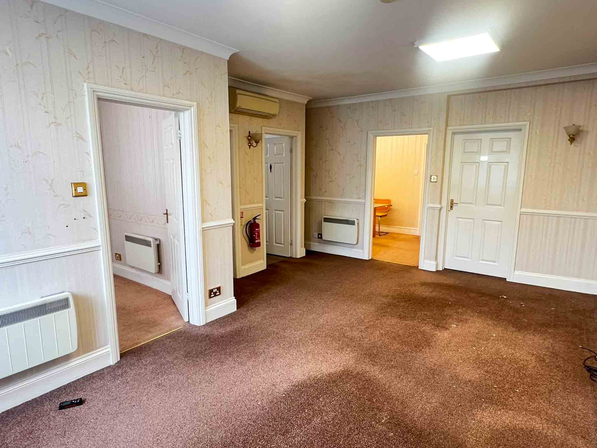 A well-positioned mixed-use property in the heart of Ellacombe