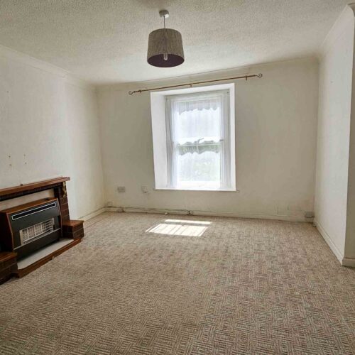 A well-positioned mixed-use property in the heart of Ellacombe