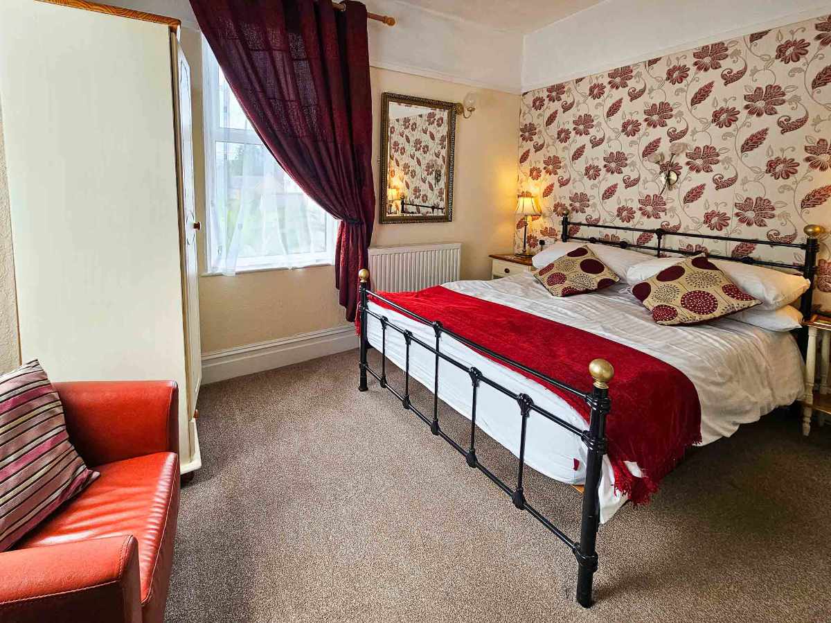 A Beautifully Presented 7 En-Suite Bedroom Guest House