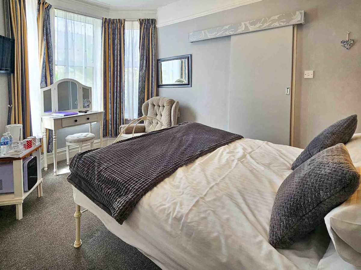 A Beautifully Presented 7 En-Suite Bedroom Guest House