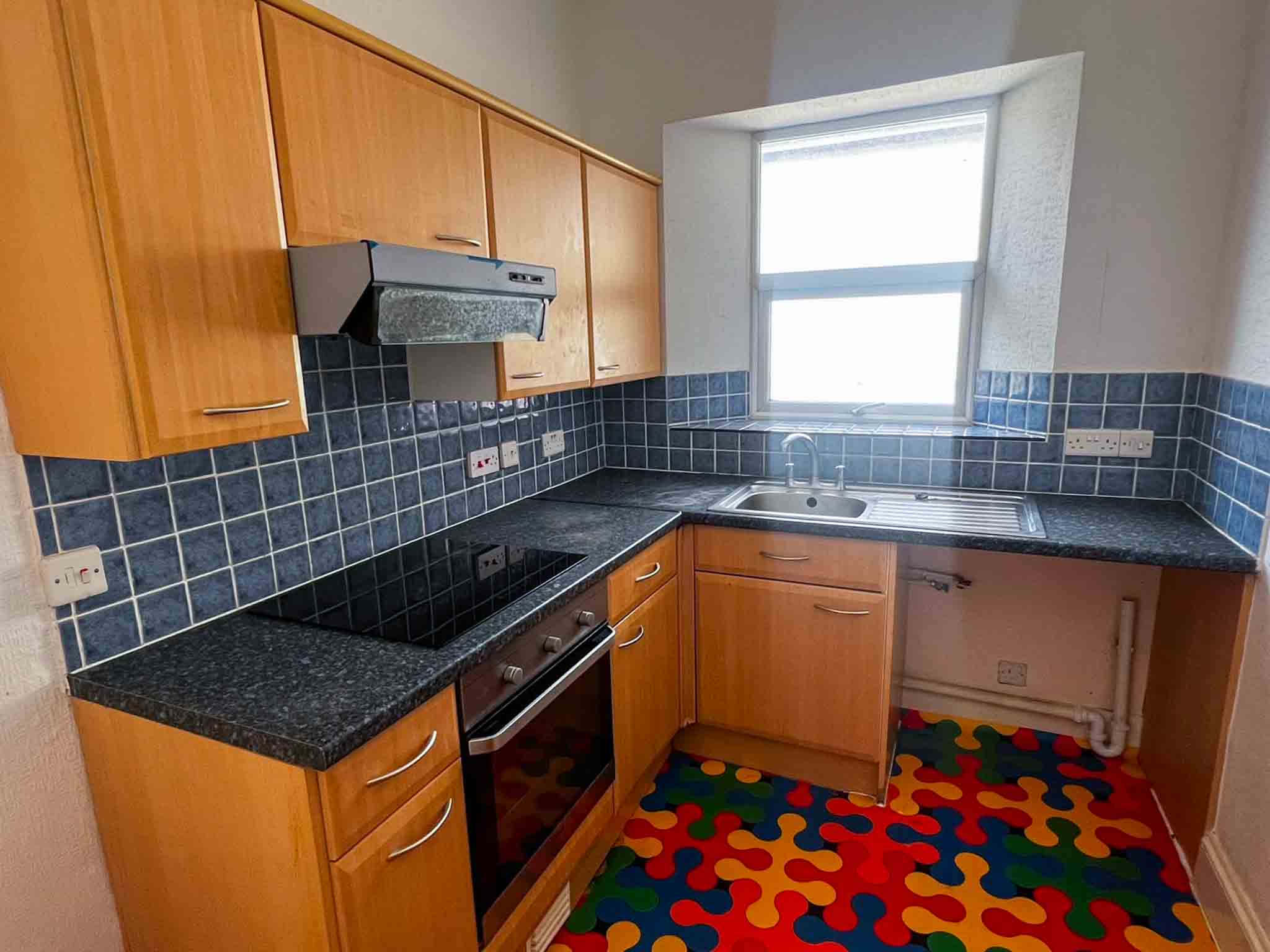A well-positioned mixed-use property in the heart of Ellacombe