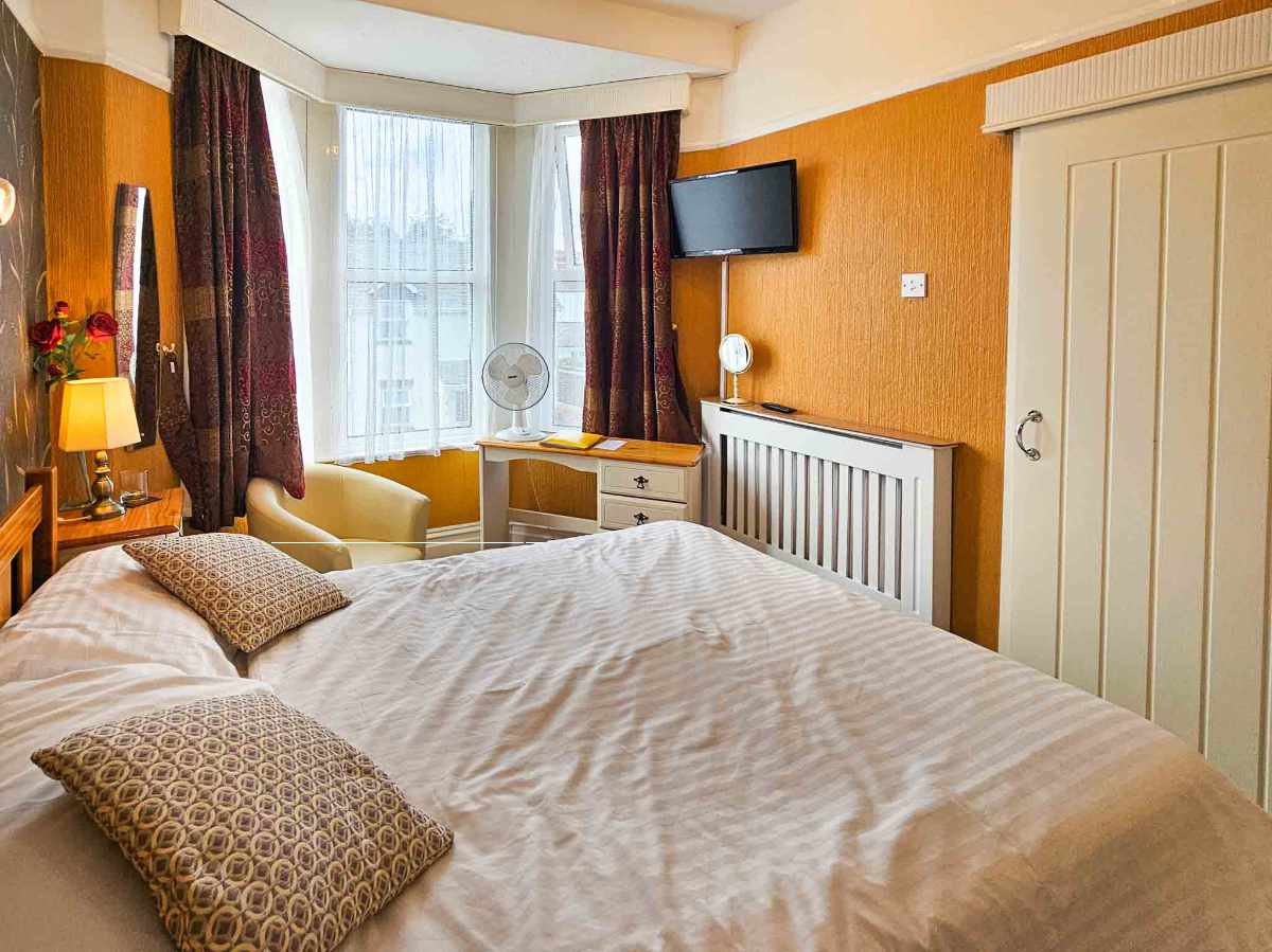 A Beautifully Presented 7 En-Suite Bedroom Guest House