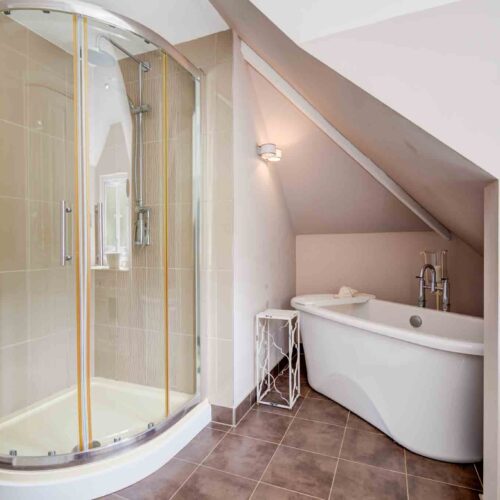 A SUPERB LIFESTYLE AND BUSINESS OPPORTUNITY