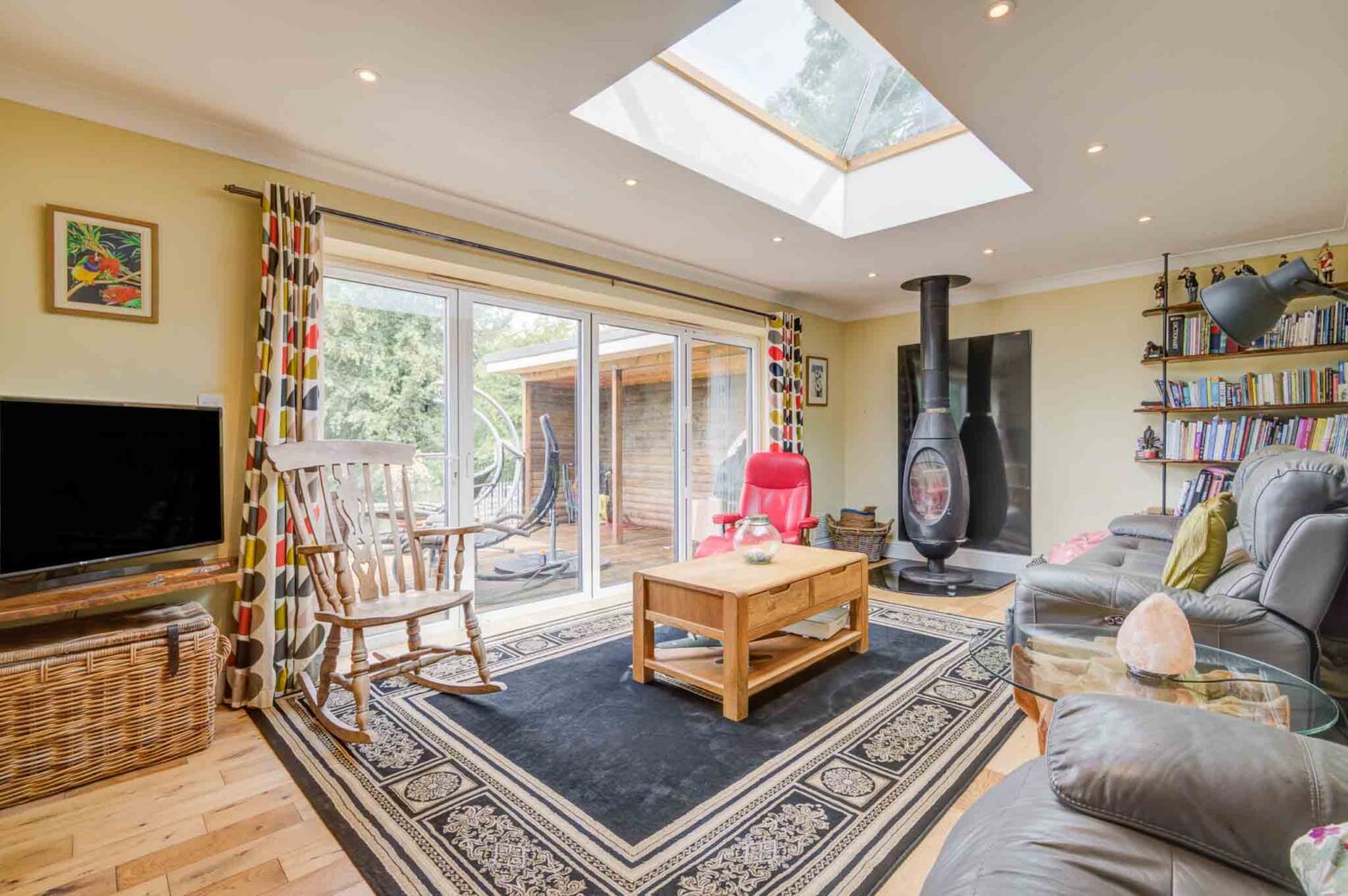 A SUPERB LIFESTYLE AND BUSINESS OPPORTUNITY