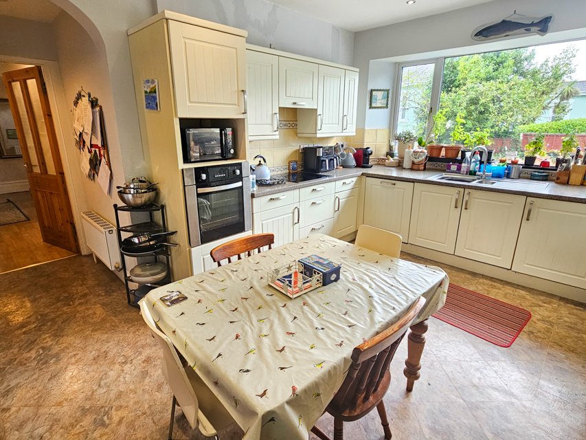 Family Home – Home with Income – Home with Granny Annexe