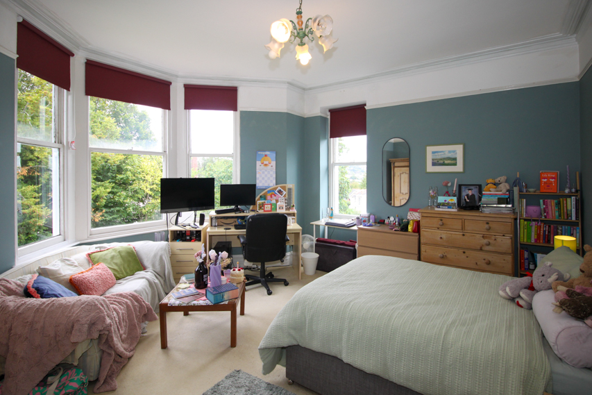 Family Home – Home with Income – Home with Granny Annexe