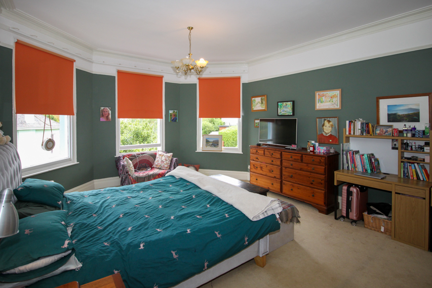 Family Home – Home with Income – Home with Granny Annexe